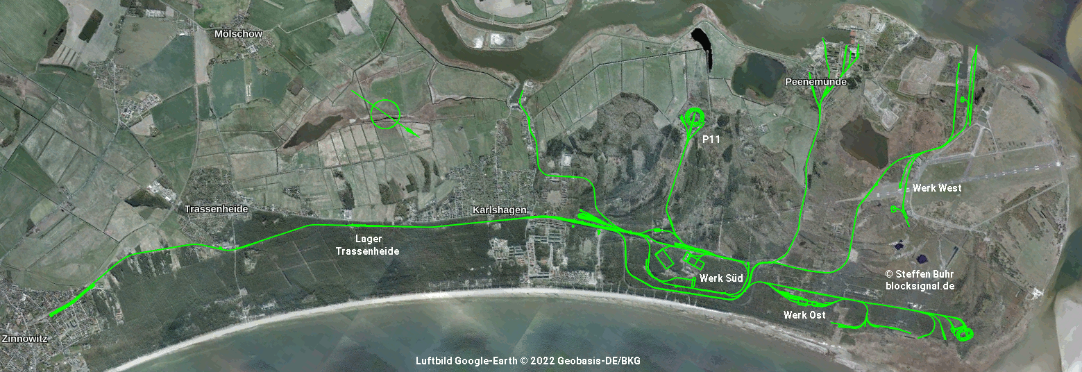 Gleisanlagen als grüne Linien im Luftbild 2009, das aus etwa 12 km Höhe gesehen links von Zinnowitz bis rechts zur Nordspitze der Insel reicht